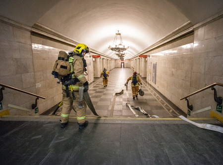 В Петербургском метрополитене прошли совместные учения спасателей и сотрудников метро