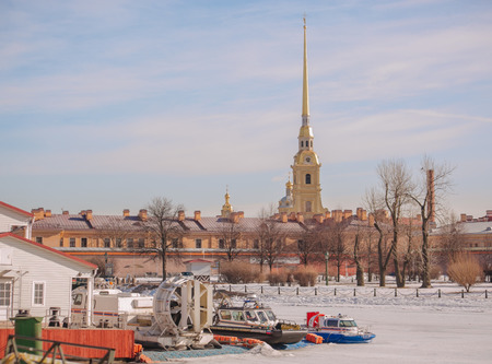 Петербургские спасатели бьют тревогу: выход на лед чрезвычайно опасен!